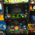 Kozmik Krooz'r arcade cabinet