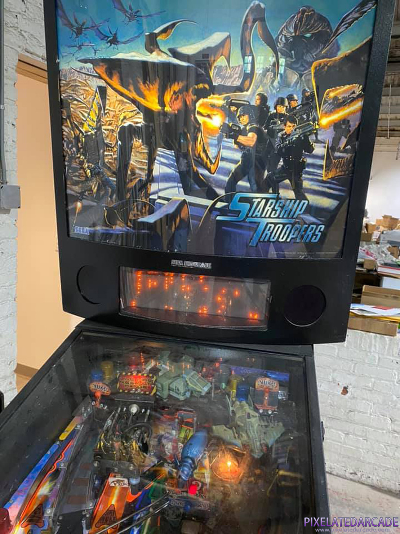 Starship Troopers Photo: Starship Troopers pinball cabinet