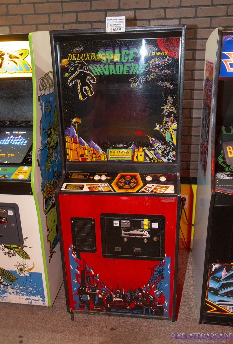 Deluxe Space Invaders Photo: Deluxe Space Invaders arcade cabinet - Front