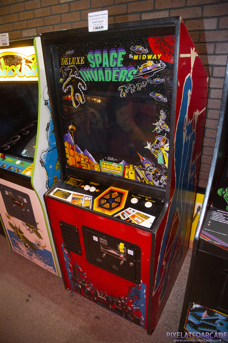 Deluxe Space Invaders Photo: Deluxe Space Invaders arcade cabinet