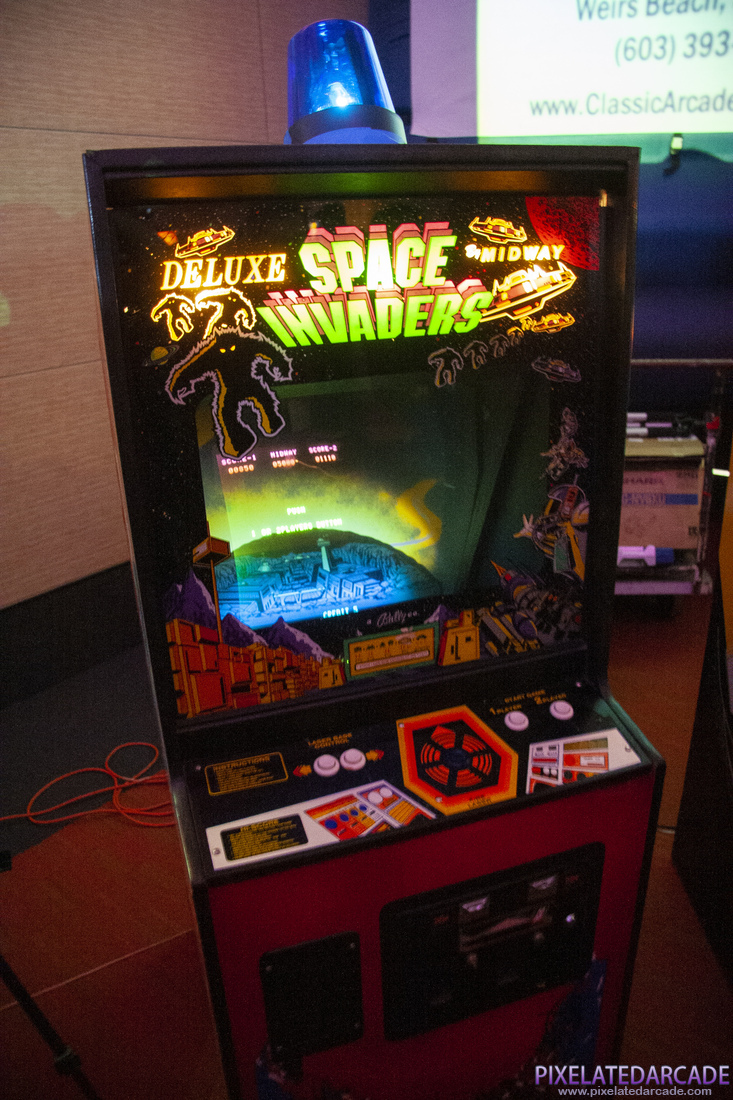 Deluxe Space Invaders Photo: Deluxe Space Invaders arcade cabinet