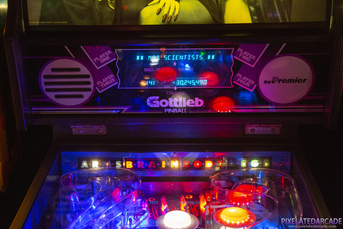 Genesis Photo: Genesis pinball cabinet - Upper playfield and score