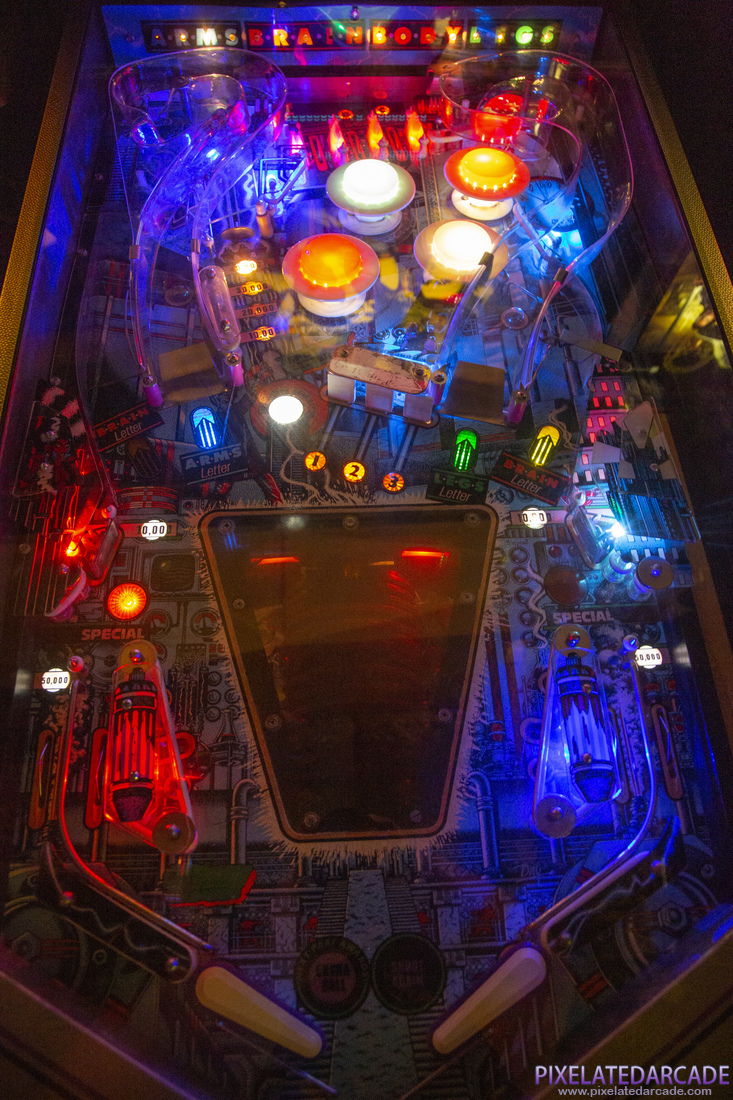 Genesis Photo: Genesis pinball cabinet - Playfield
