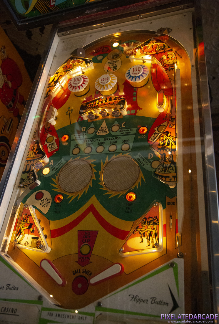 Casino Photo: Casino pinball cabinet - Playfield