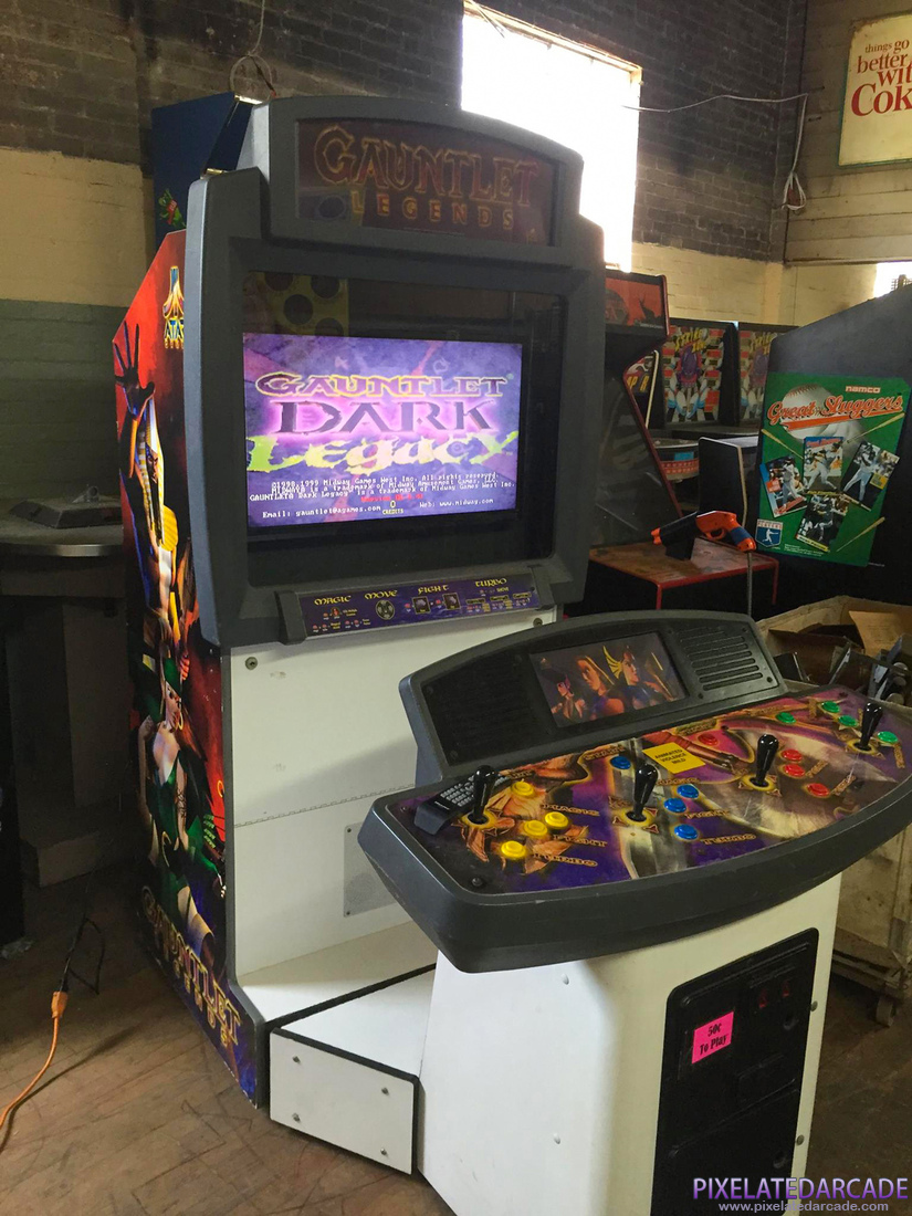 Gauntlet: Legends Photo: Gauntlet: Legends arcade cabinet