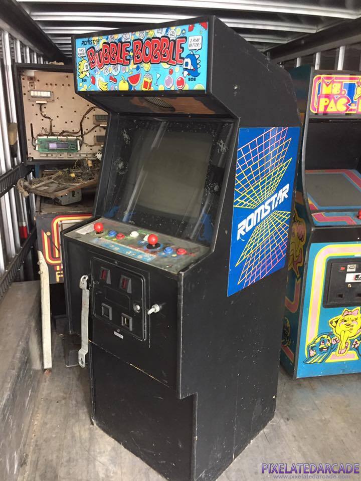 Bubble Bobble Photo: Bubble Bobble in Defender cabinet