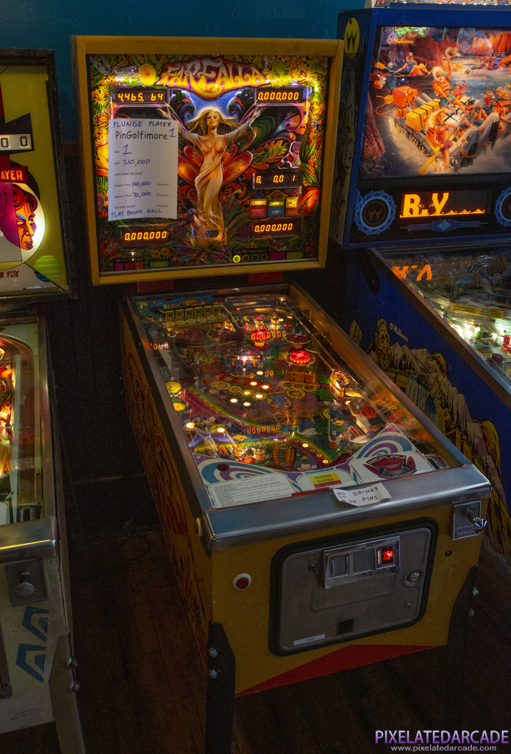 Farfalla Photo: Farfalla pinball cabinet
