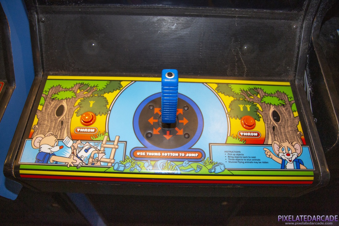 Peter Pack Rat Photo: Peter Pack Rat arcade cabinet - Controls
