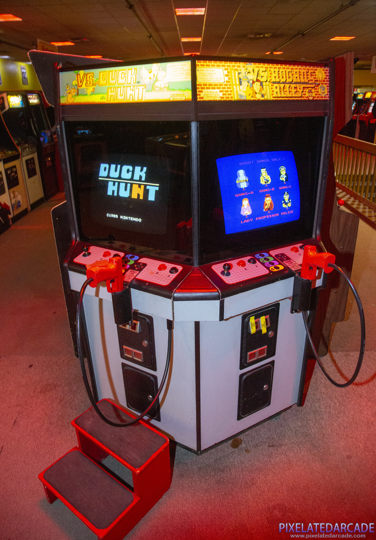 Hogan's Alley Photo: Vs. Duck Hunt / Vs. Hogan's Alley dual cabinet