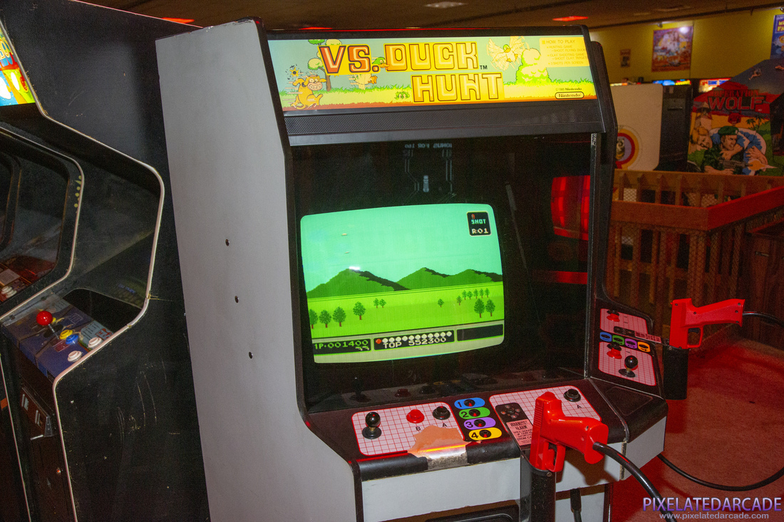 Hogan's Alley Photo: Vs. Duck Hunt / Vs. Hogan's Alley dual cabinet - Marquee and monitors