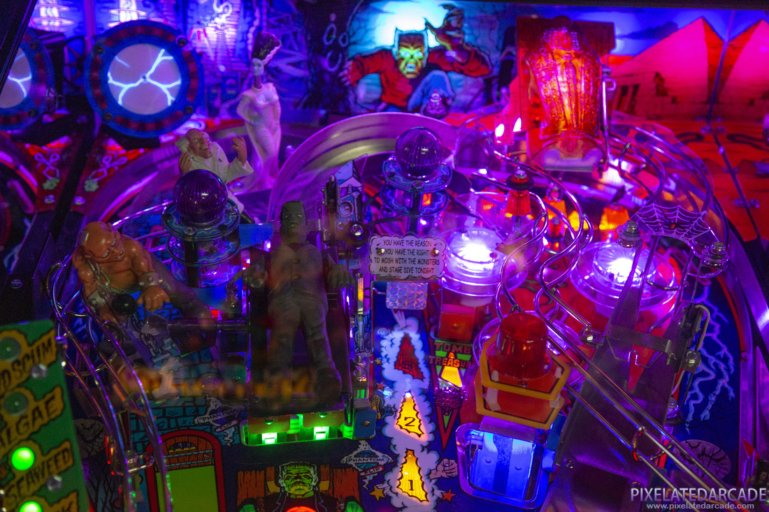 Monster Bash Remake! Photo: Monster Bash Limited Edition pinball cabinet - Upper playfield