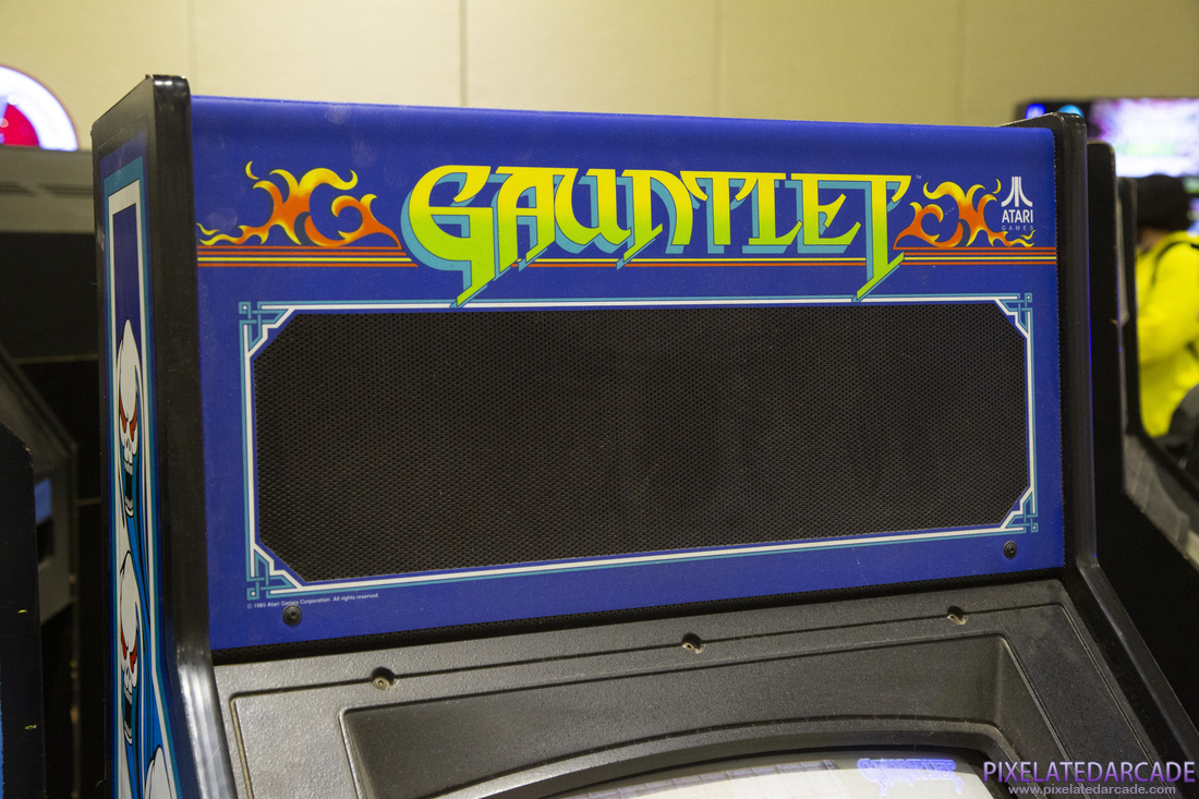 Gauntlet Photo: Gauntlet arcade cabinet - Marquee