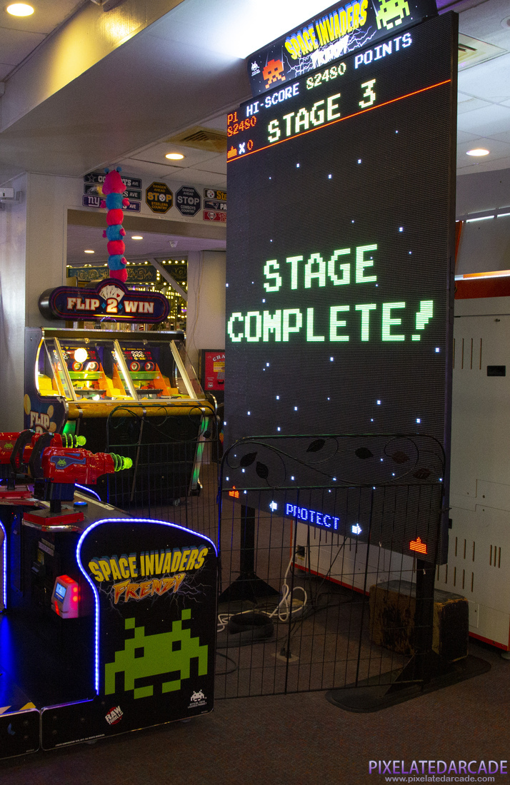 Space Invaders Frenzy Photo: Space Invaders Frenzy arcade cabinet - Stage complete!