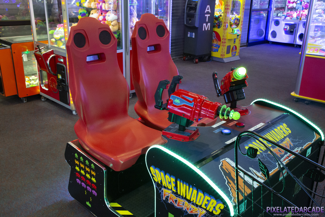 Space Invaders Frenzy Photo: Space Invaders Frenzy arcade cabinet - Controls and Seats