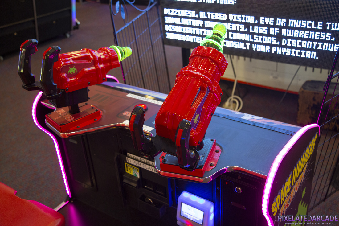 Space Invaders Frenzy Photo: Space Invaders Frenzy arcade cabinet - Controls