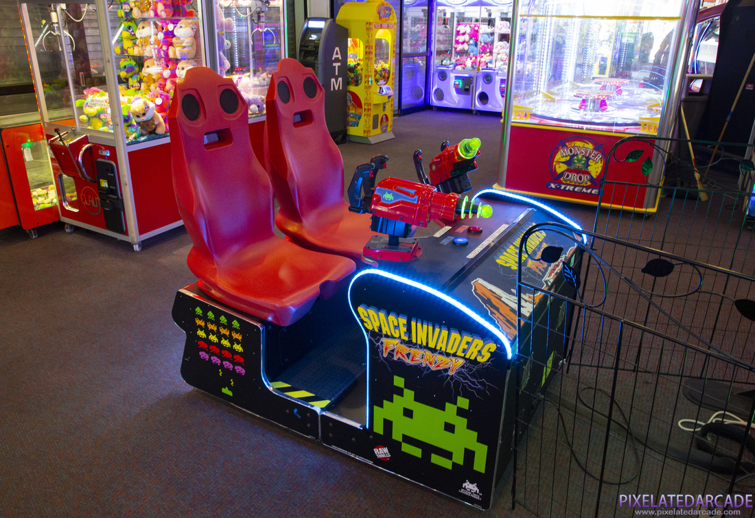 Space Invaders Frenzy Photo: Space Invaders Frenzy arcade cabinet - Controls and Seats