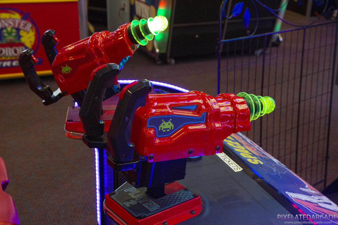 Space Invaders Frenzy Photo: Space Invaders Frenzy arcade cabinet - Controls