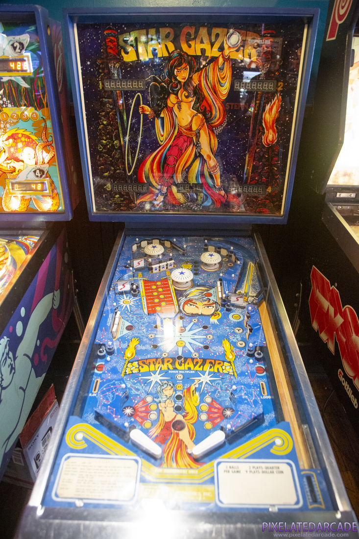 Star Gazer Photo: Star Gazer pinball cabinet - Backbox and playfield