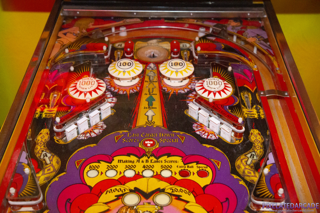 Mata Hari Photo: Mata Hari pinball cabinet - Upper playfield (not illuminated)