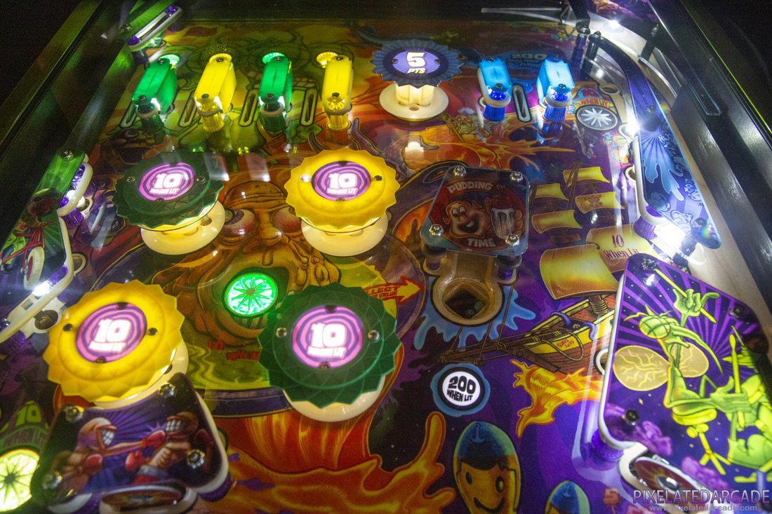 Primus Photo: Primus pinball cabinet - Upper playfield