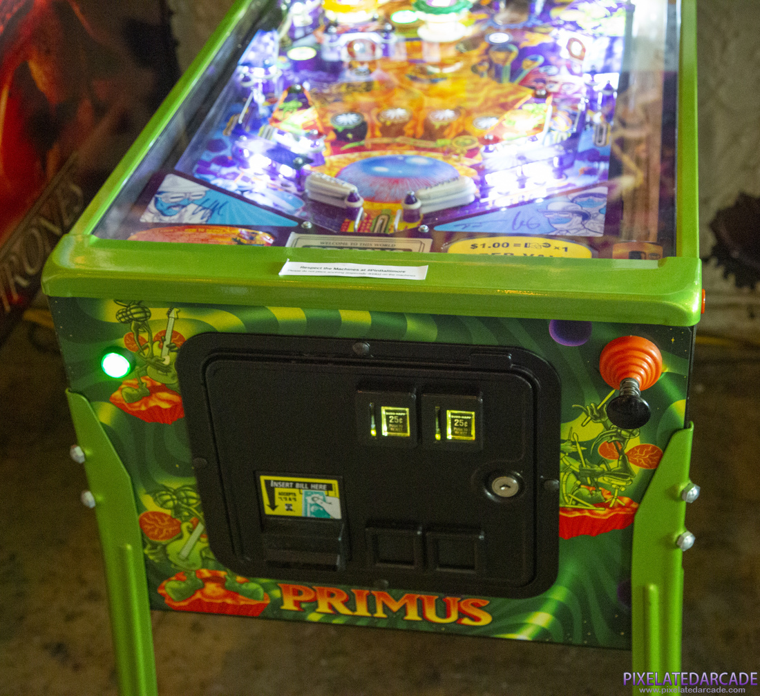 Primus Photo: Primus pinball cabinet - Front