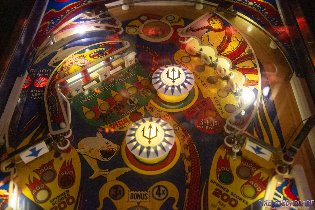 Trident Photo: Trident pinball cabinet - Upper playfield