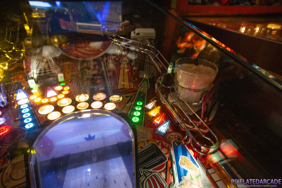 Big Lebowski, The Photo: The Big Lebowski pinball cabinet - Playfield