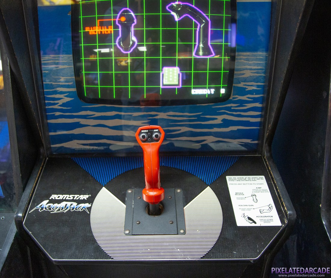 Aqua Jack Photo: Aqua Jack arcade cabinet - Controls and monitor