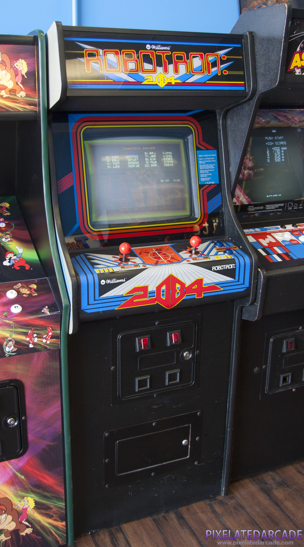 Robotron: 2084 Photo: Robotron: 2084 arcade cabinet