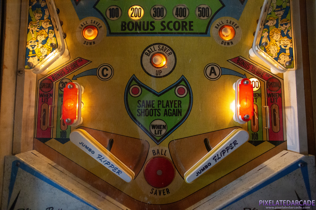 Big Flipper Photo: Big Flipper pinball cabinet - Lower playfield