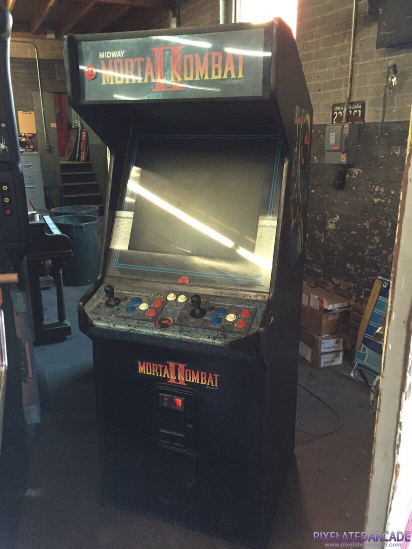 Mortal Kombat II Photo: Mortal Kombat II in Data East cabinet