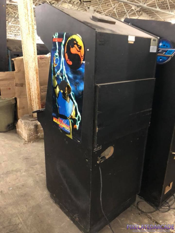 Mortal Kombat II Photo: Mortal Kombat II in Moonwalker cabinet