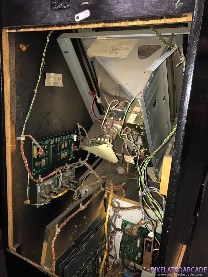 Spy Hunter Photo: Spy Hunter arcade cabinet - cockpit version