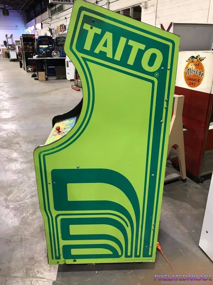 Jungle Hunt Photo: Jungle King arcade cabinet - Right side