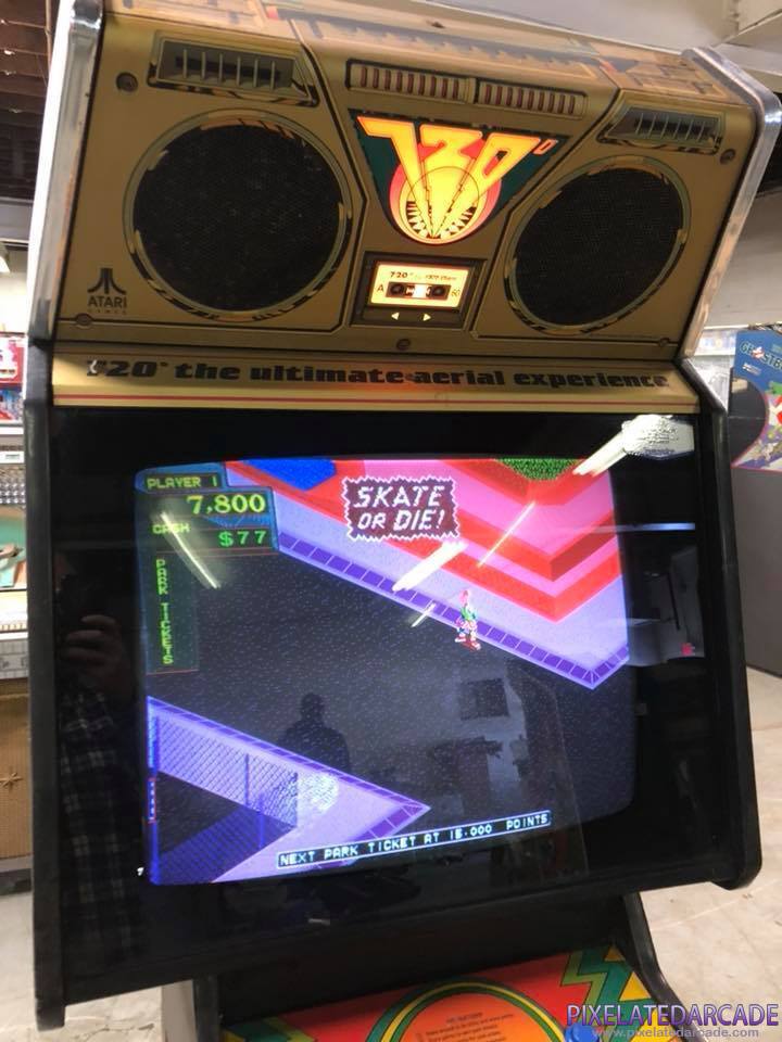 720º Photo: 720º arcade cabinet - Monitor and marquee