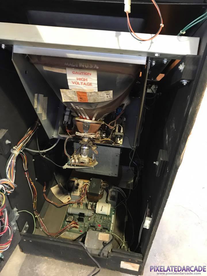 Qix Photo: Qix arcade cabinet - Interior