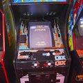 Qix arcade cabinet