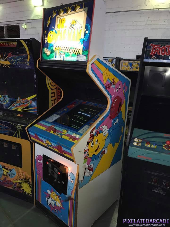 Jr. Pac-Man Photo: Jr. Pac-Man in Mappy cabinet
