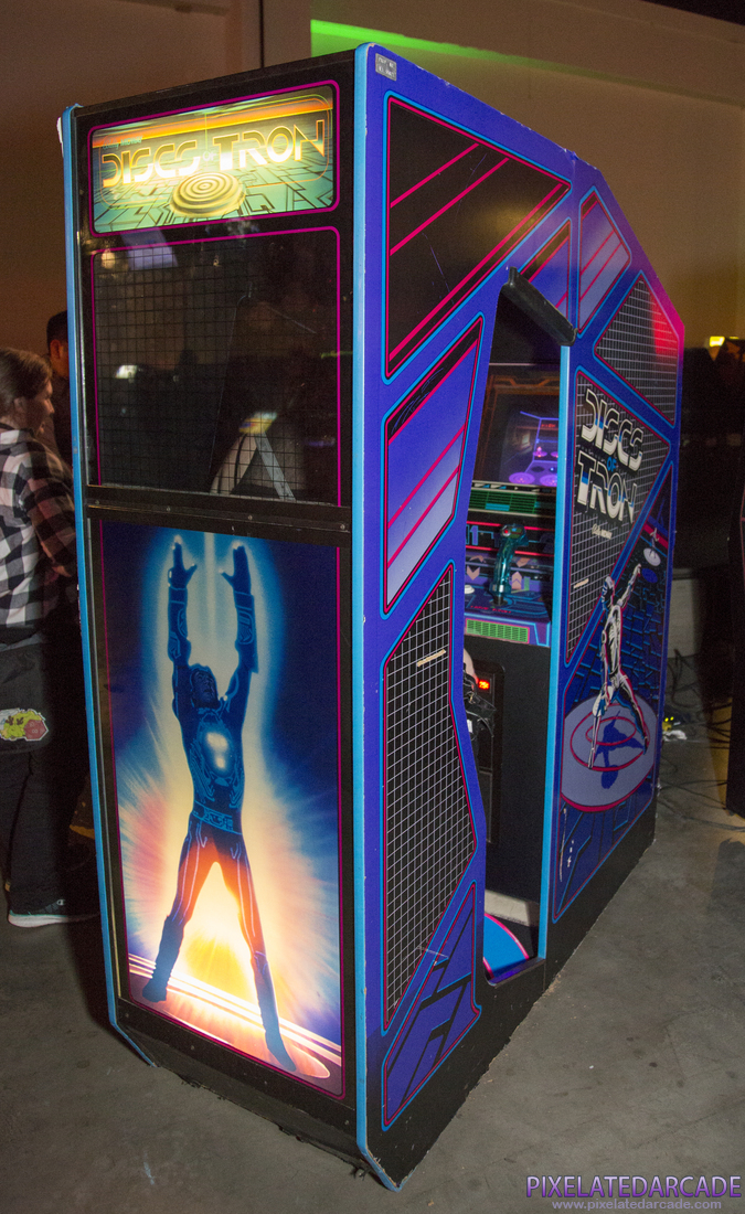 Discs of TRON Photo: Discs of TRON environmental arcade cabinet