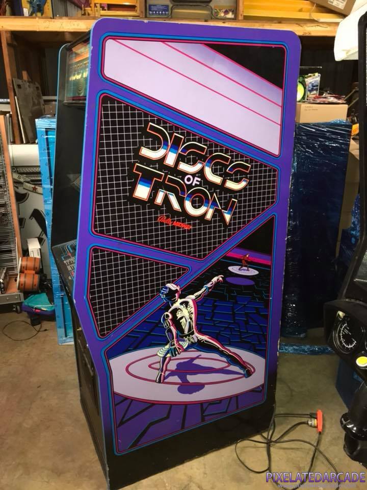 Discs of TRON Photo: Discs of TRON arcade cabinet - Right side