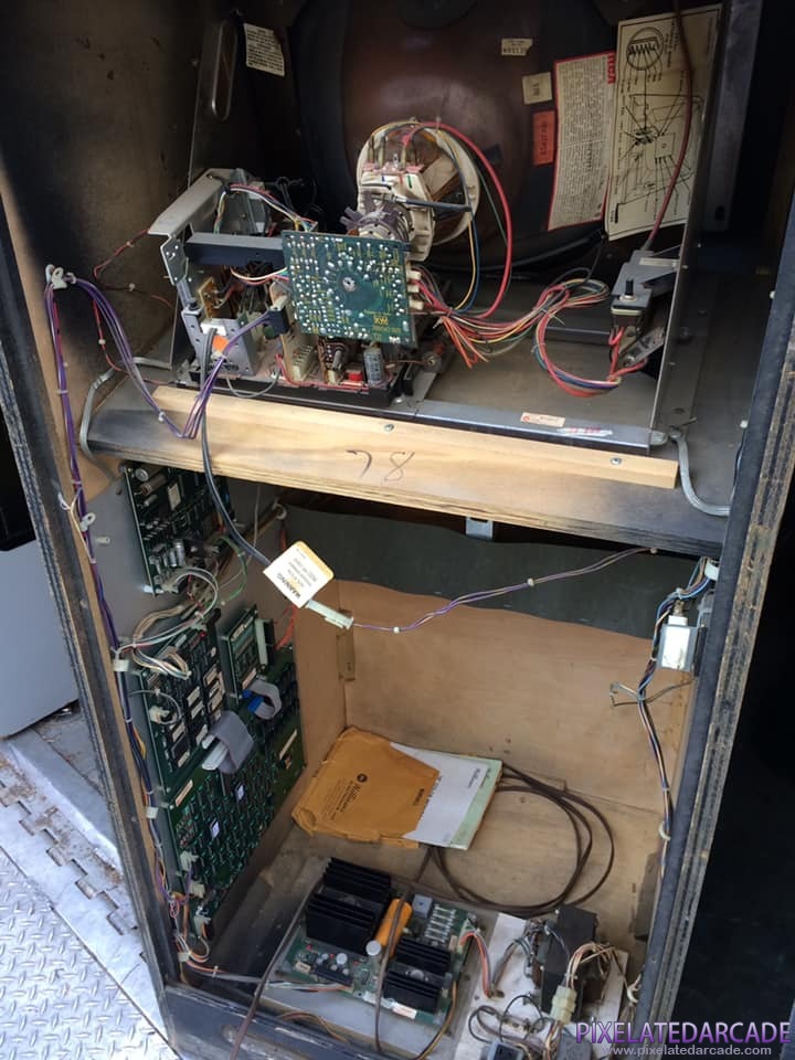 Defender Photo: Defender arcade cabinet - Inside