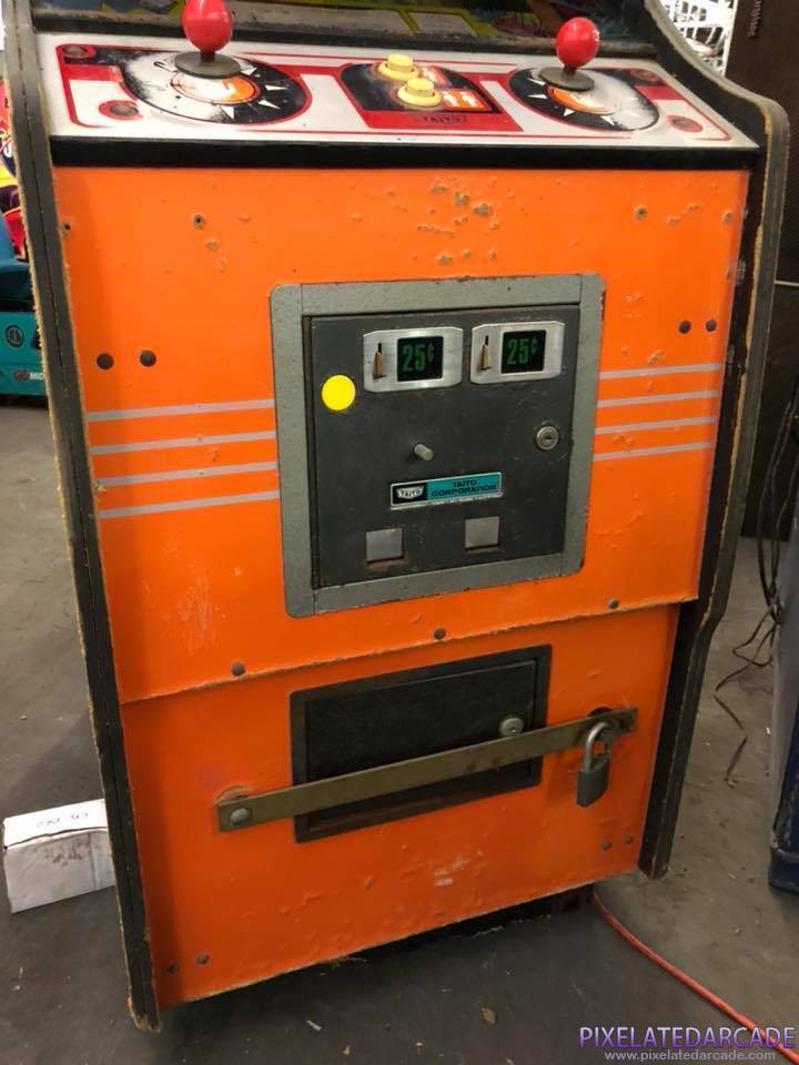 Crazy Climber Photo: Crazy Climber arcade cabinet - Controls and coin box