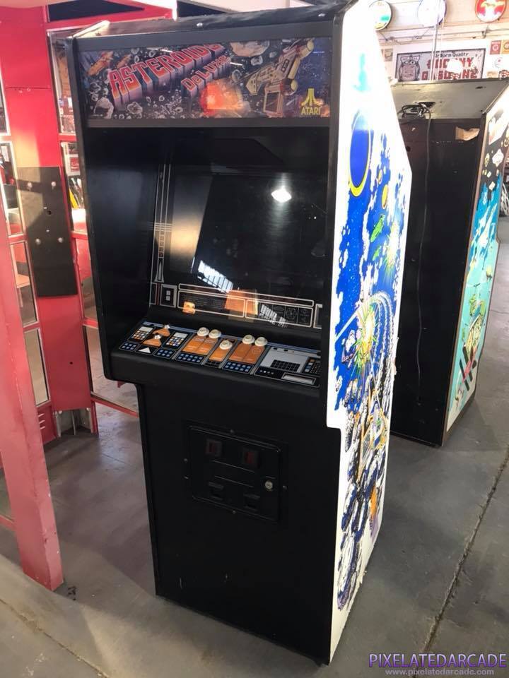 Asteroids Deluxe Photo: Asteroids Deluxe arcade cabinet