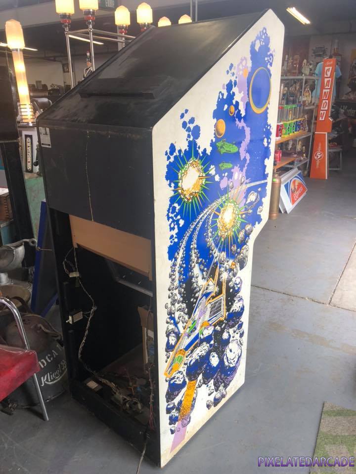 Asteroids Deluxe Photo: Asteroids Deluxe arcade cabinet - Back