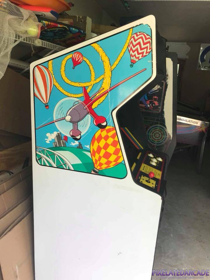 Looping Photo: Looping arcade cabinet - Side