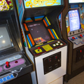 Looping arcade cabinet