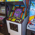 Looping arcade cabinet