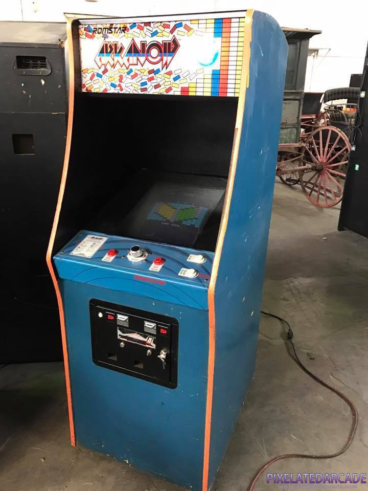 Arkanoid Photo: Arkanoid arcade cabinet