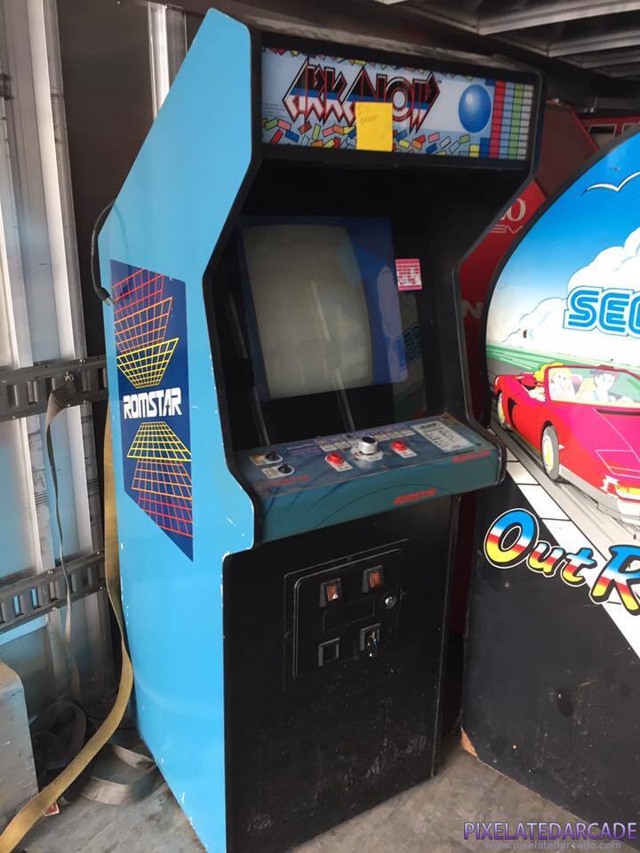 Arkanoid Photo: Arkanoid in Atari cabinet
