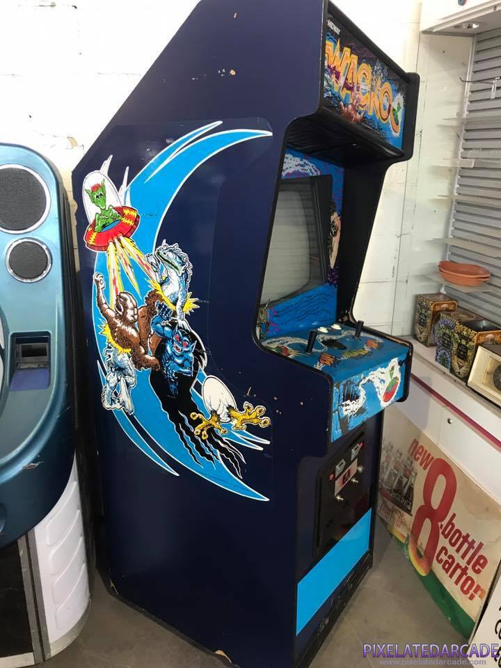 Wacko Photo: Wacko arcade cabinet - Side